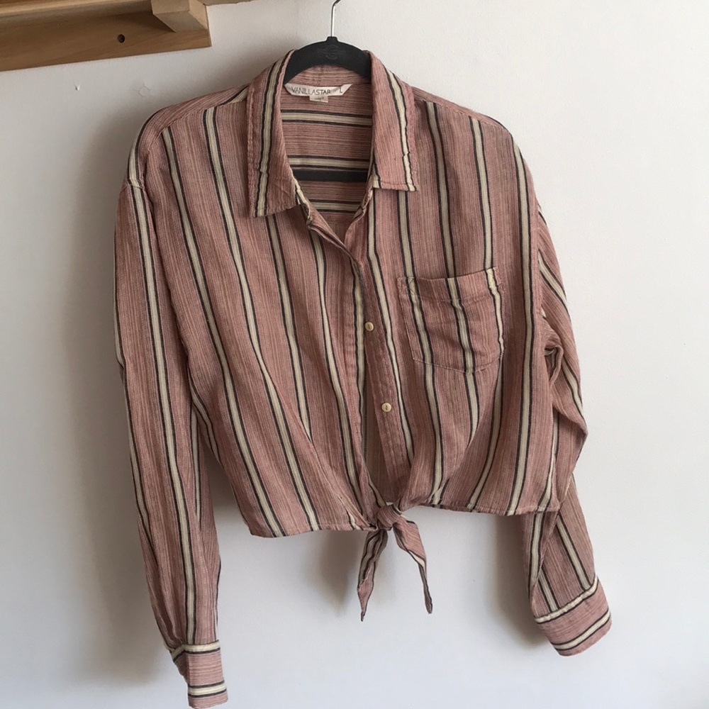 Size LARGE tie front blouse